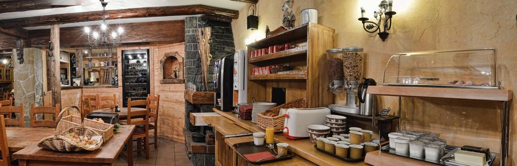 Logis Hotel Les Ancolies Arêches Zewnętrze zdjęcie