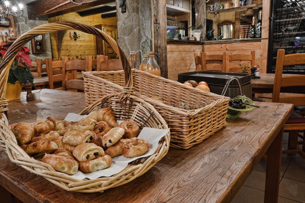 Logis Hotel Les Ancolies Arêches Zewnętrze zdjęcie
